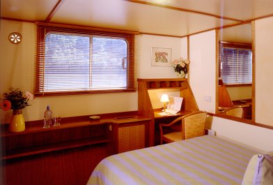 Clair de lune queen cabin